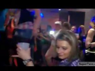 Adulto vídeo festa em noite clube com cocksucking