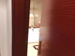 Zboczeniec vids blondynka młody kobieta podczas orgazm w hotel prysznic