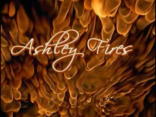 Hawt floozy ashley incendii spread ei sparge arată închidere în sus de ud gaură